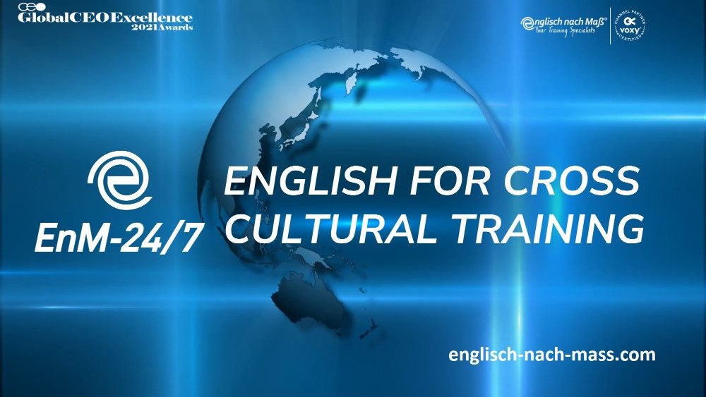 Erde auf blauem Hintergrund, blau eingefärbt mit etwas Glitzerlook Text: English for Cross Cultural Training EnM-24/7 Logo englisch-nach-mass.com